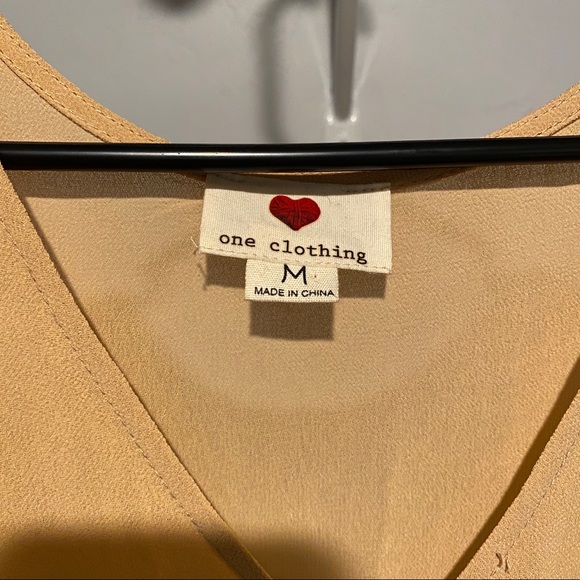 Sheer Peach Top - Picture 2 of 4